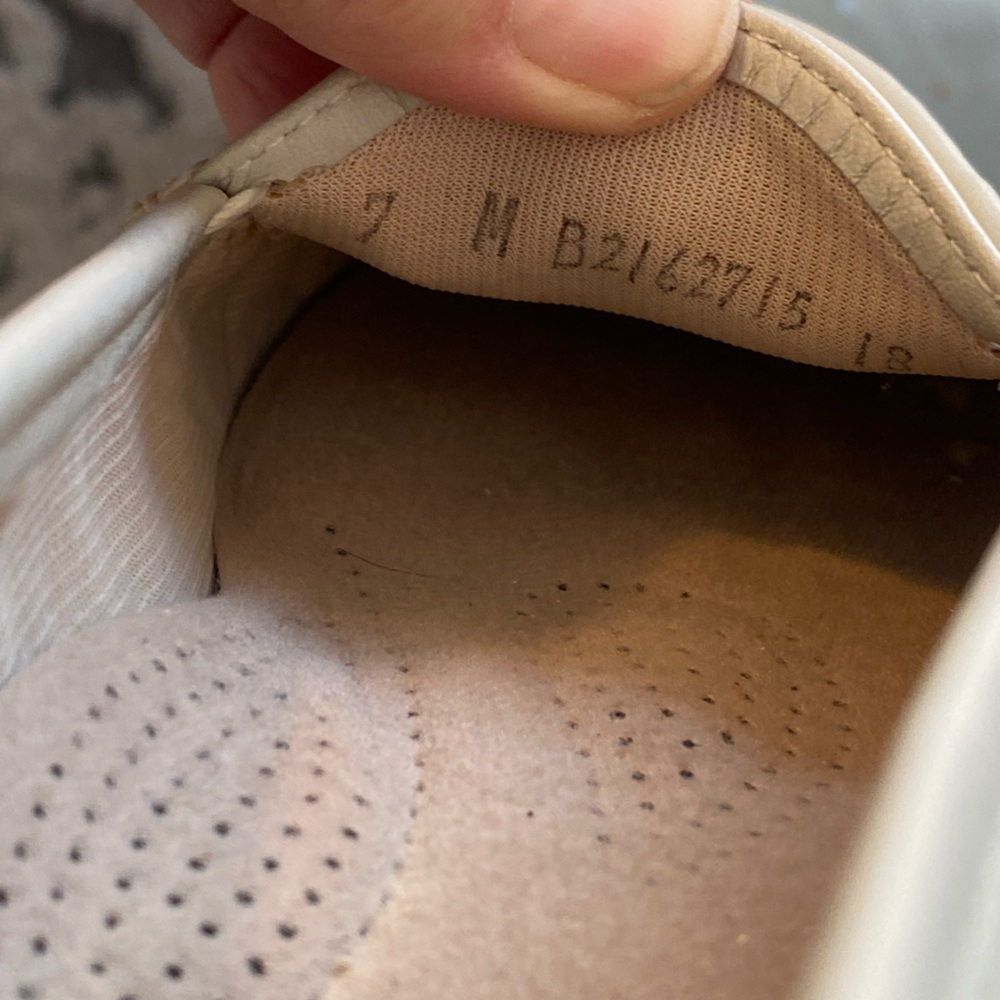Easy Street Women's Taupe and‎ Beige Heels 7 Preloved - Picture 3 of 8